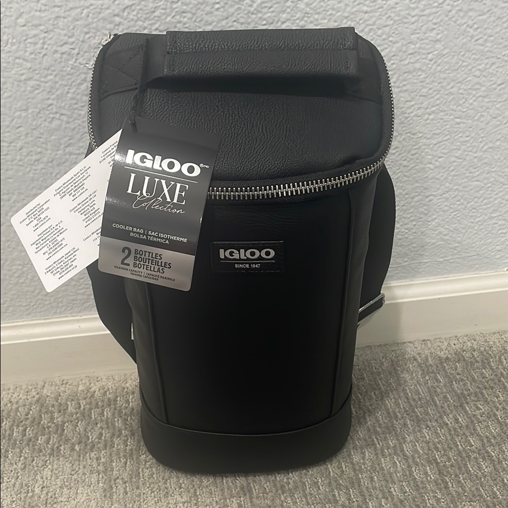 Igloo LUXE Black Barrel Cooler Bag perfect for 2 bottles of wine